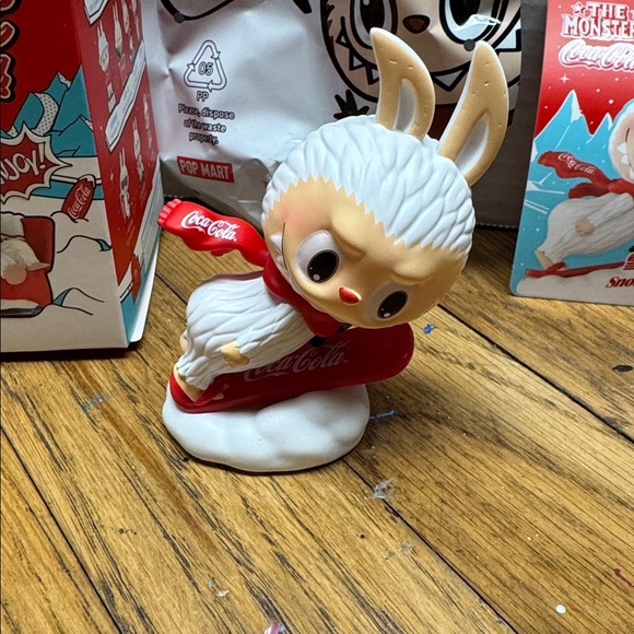 Coca-Cola The monsters figurine snowy Mountain - Picture 2 of 2